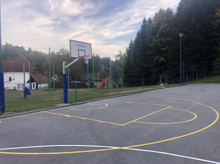 Košarkarsko igrišče Bezina